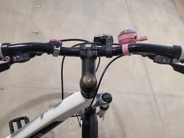 Ladies Specialized Ariel Bike and Extra Accessories - Photo 4