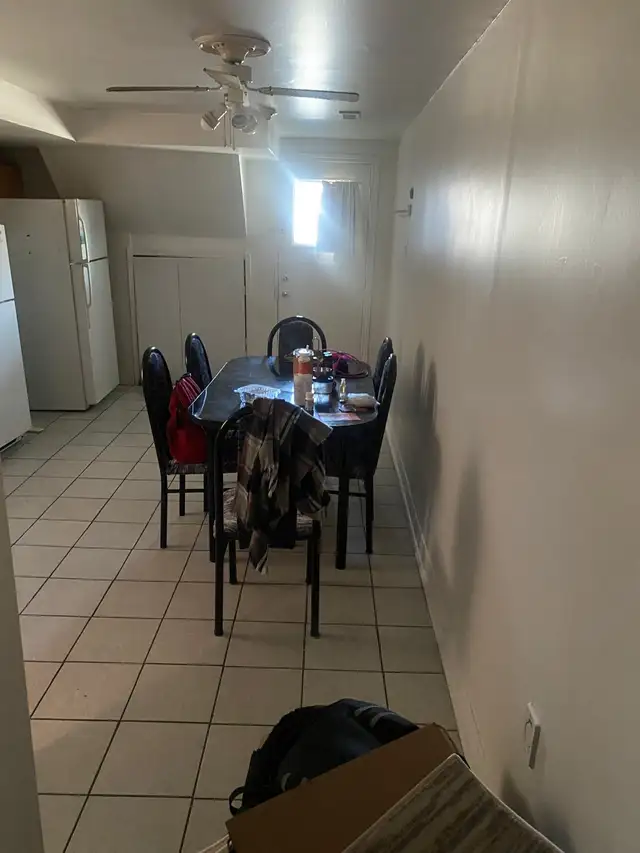 2 bedroom basement available - Photo 2