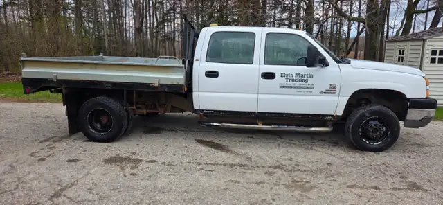 2005 Chevrolet 3500 Dually - Photo 2