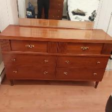 Coomode, bureau d’homme et table de nuit.