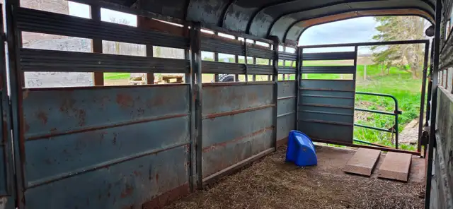 Livestock Trailer - Photo 2