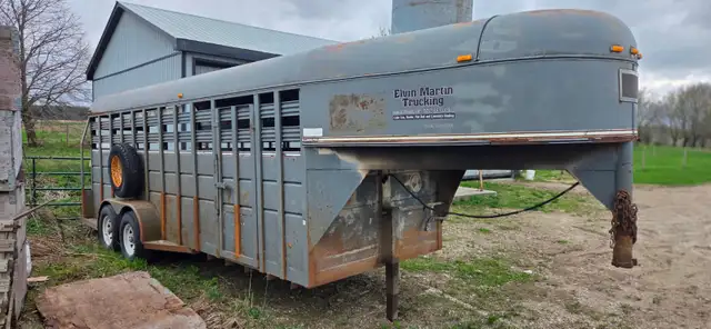 Livestock Trailer - Photo 3
