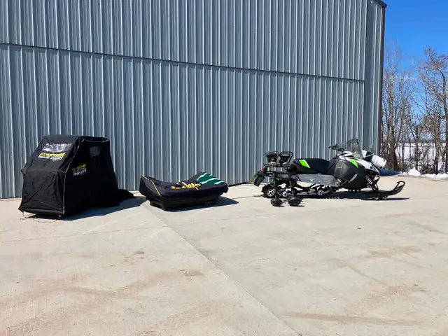 Ice fishing equipment