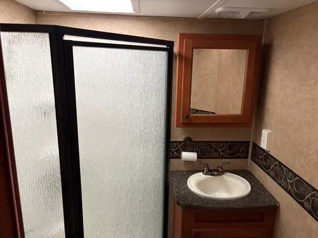2012 greystone 5th wheel camper - Photo 4