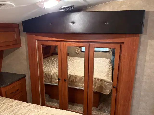 2012 greystone 5th wheel camper - Photo 5