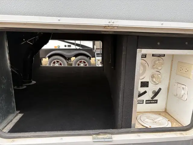 2012 greystone 5th wheel camper - Photo 7