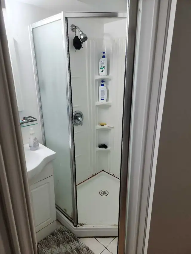 room with Own shower and wc - Photo 3