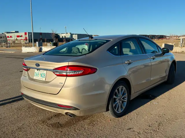 2017 Ford Fusion SE - Photo 2