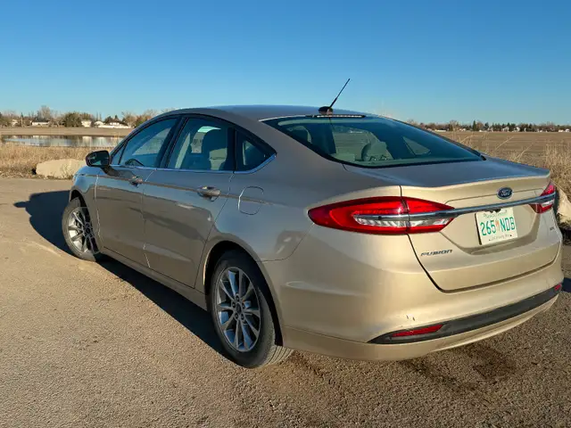 2017 Ford Fusion SE - Photo 3