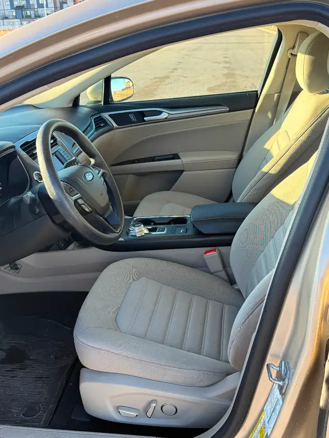 2017 Ford Fusion SE - Photo 6