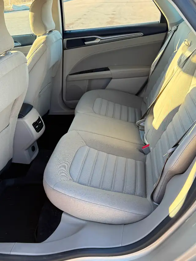 2017 Ford Fusion SE - Photo 10