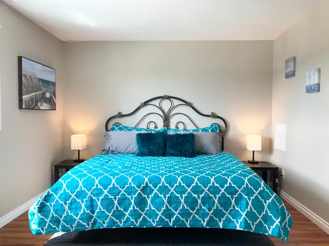 ❤ 3br Crew House ✔King Bed ✔Walk-in Closets, Short- or Long-Term - Photo 3