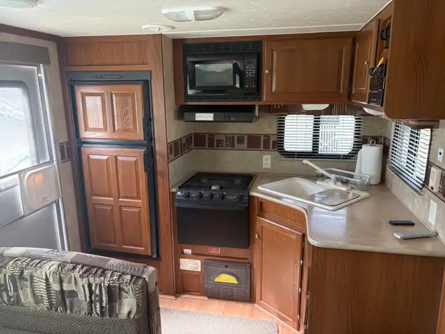 Tandem axle 2009 Model 264  Nomad trailer by Skyline - Photo 4