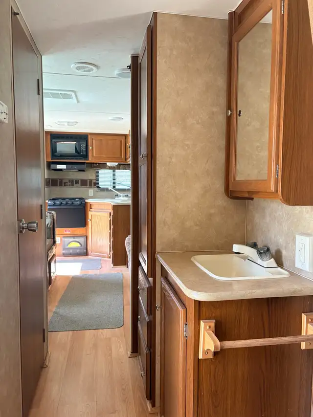 Tandem axle 2009 Model 264  Nomad trailer by Skyline - Photo 8