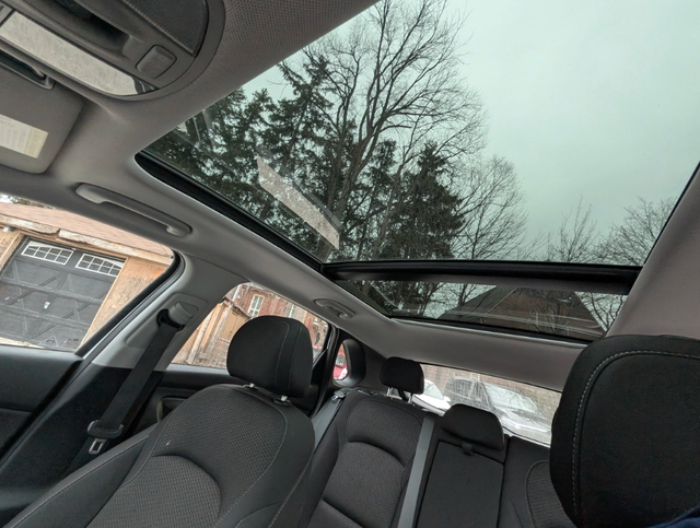 2018 Hyundai Elantra GT GLS $12787 - Photo 5