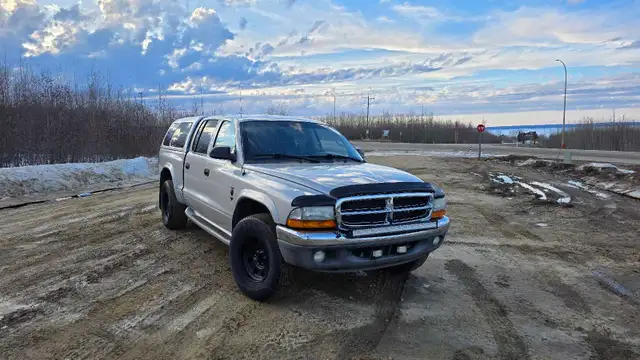 2002 Dodge Dakota 4x4 4.7L V8 with a Canopy