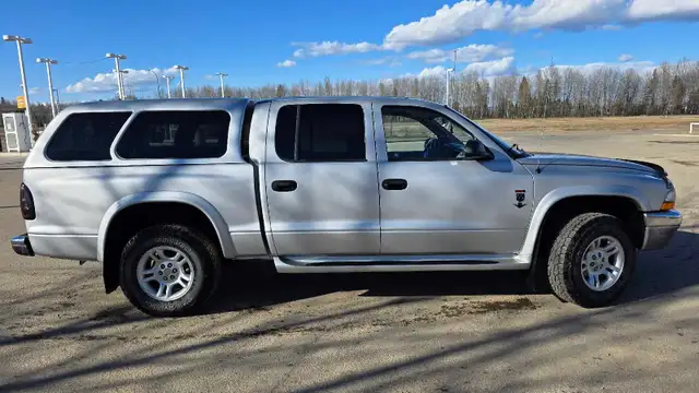 2002 Dodge Dakota 4x4 4.7L V8 with a Canopy - Photo 4