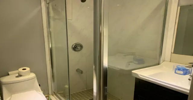 Room - Private bathroom - FEMALE only - Mohawk College- NOW - Photo 2