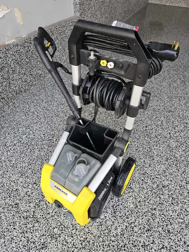 Pressure Washer - Photo 3