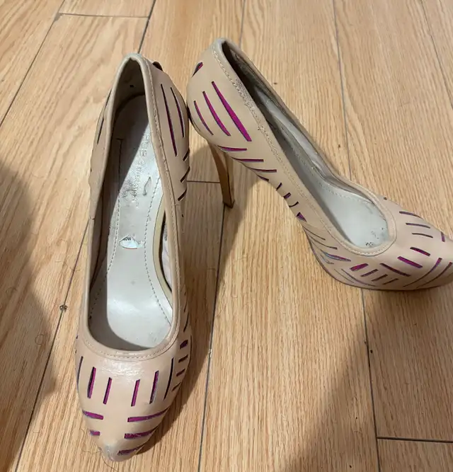book / women boot /heels size 10  for trade read post - Photo 6