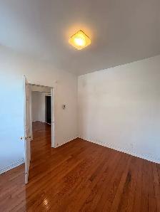 4.5 next to metro Beaubien (Petite Patrie - Avail Now)