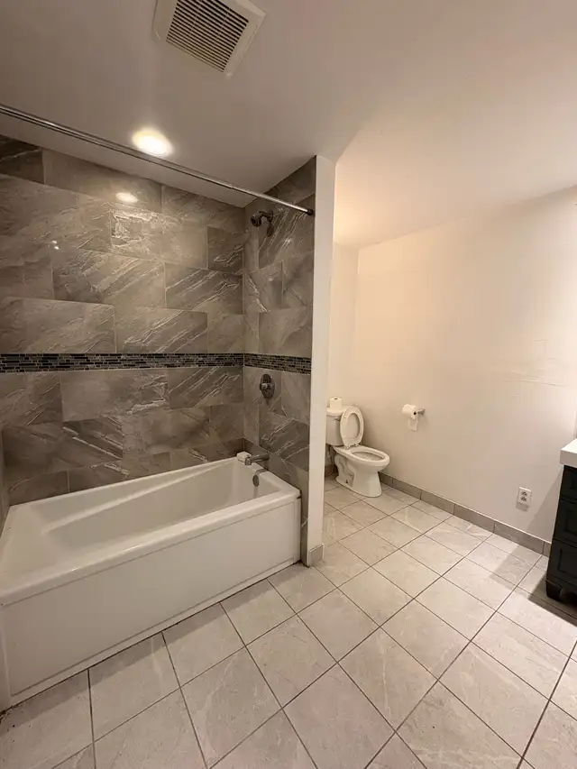 4.5 next to metro Beaubien (Petite Patrie - Avail Now) - Photo 4