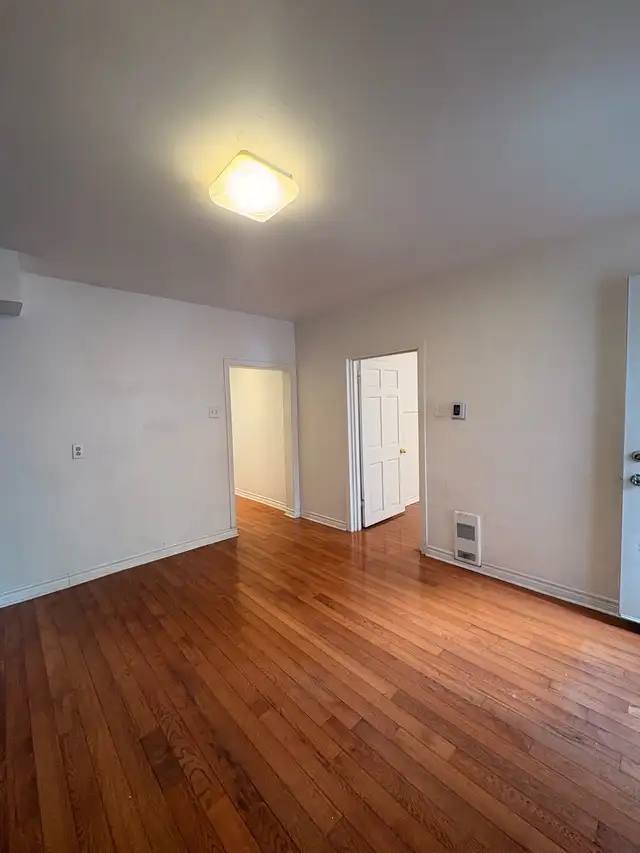 4.5 next to metro Beaubien (Petite Patrie - Avail Now) - Photo 7