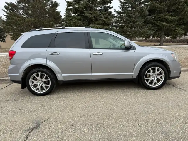 2015 Dodge Journey R/T. CROSS PKG AWD - 3RD ROW 7 SEATS - DVD
