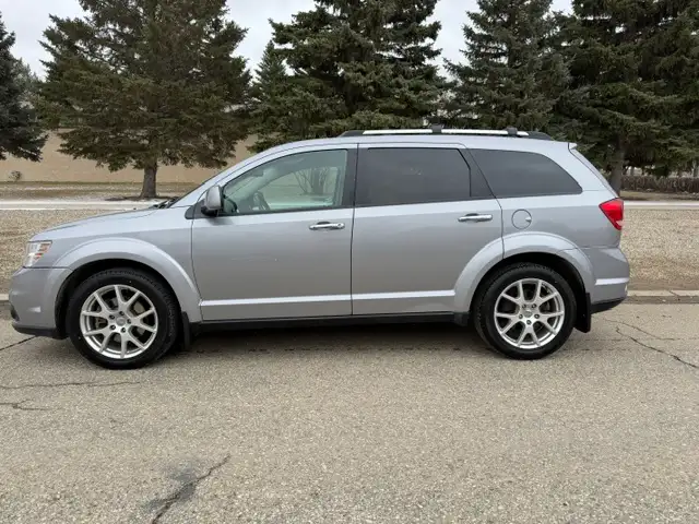 2015 Dodge Journey R/T. CROSS PKG AWD - 3RD ROW 7 SEATS - DVD - Photo 3