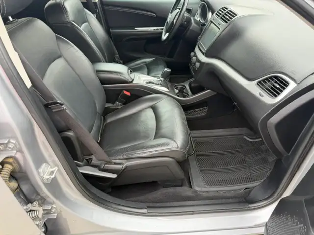 2015 Dodge Journey R/T. CROSS PKG AWD - 3RD ROW 7 SEATS - DVD - Photo 9