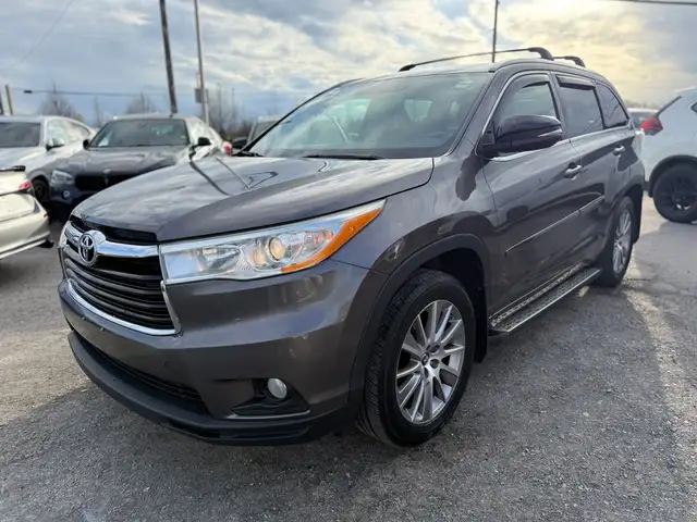 2016 TOYOTA HIGHLANDER XLE 4WD 8 Passengers
