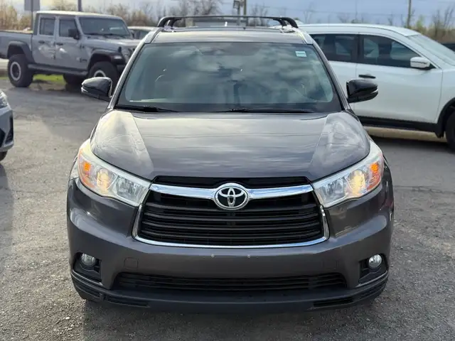 2016 TOYOTA HIGHLANDER XLE 4WD 8 Passengers - Photo 2