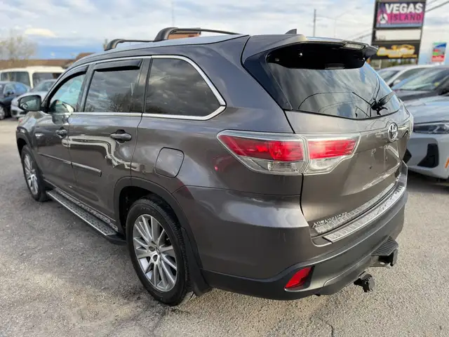 2016 TOYOTA HIGHLANDER XLE 4WD 8 Passengers - Photo 4