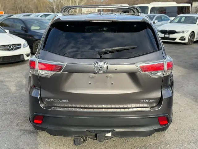 2016 TOYOTA HIGHLANDER XLE 4WD 8 Passengers - Photo 5