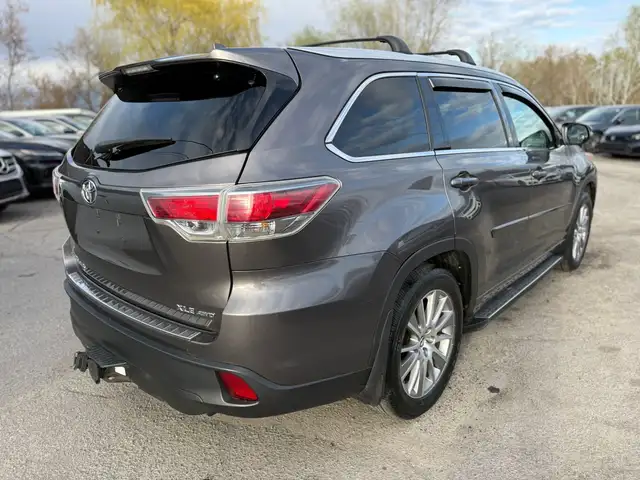 2016 TOYOTA HIGHLANDER XLE 4WD 8 Passengers - Photo 6