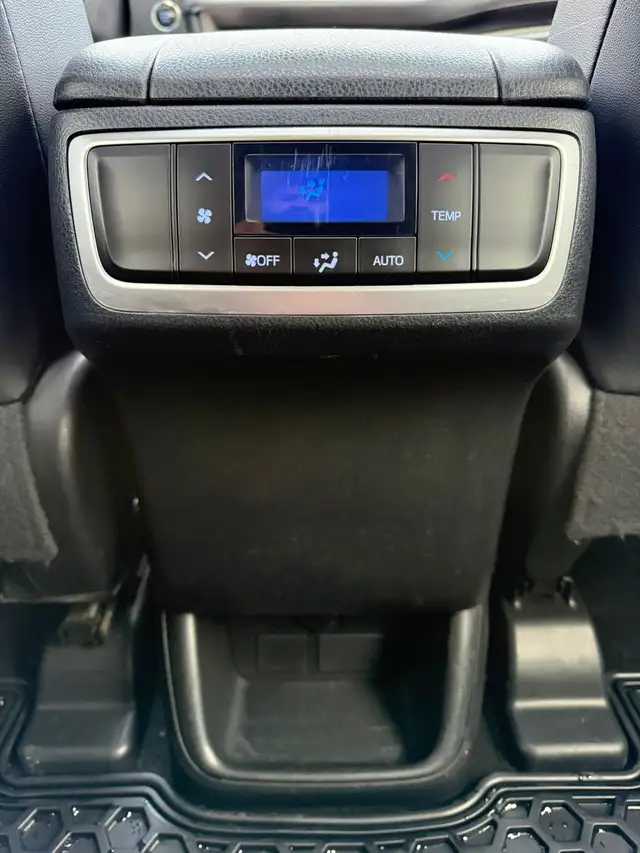 2016 TOYOTA HIGHLANDER XLE 4WD 8 Passengers - Photo 11