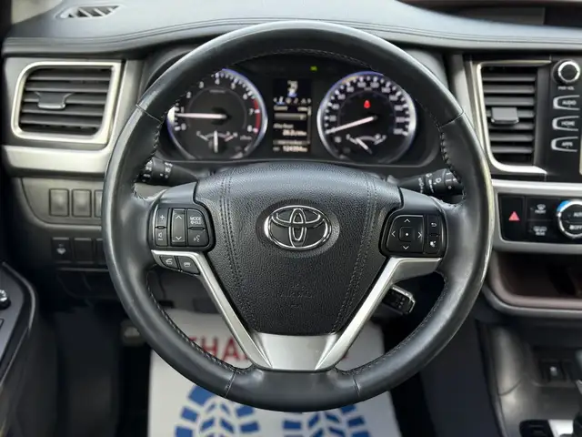 2016 TOYOTA HIGHLANDER XLE 4WD 8 Passengers - Photo 18