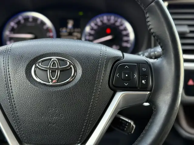 2016 TOYOTA HIGHLANDER XLE 4WD 8 Passengers - Photo 19