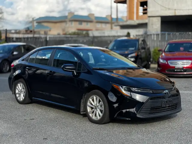 2025 TOYOTA COROLLA - Photo 3