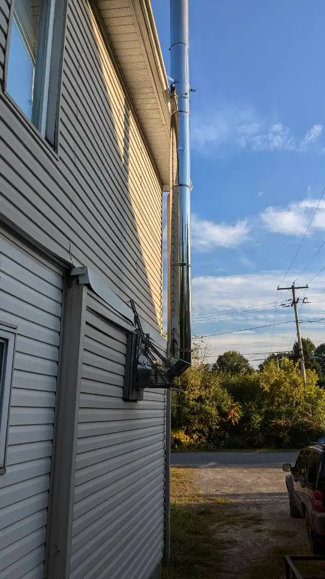 Wood Stove and high quality pipes. - Photo 2