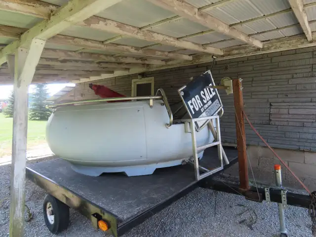 Doughnut boat