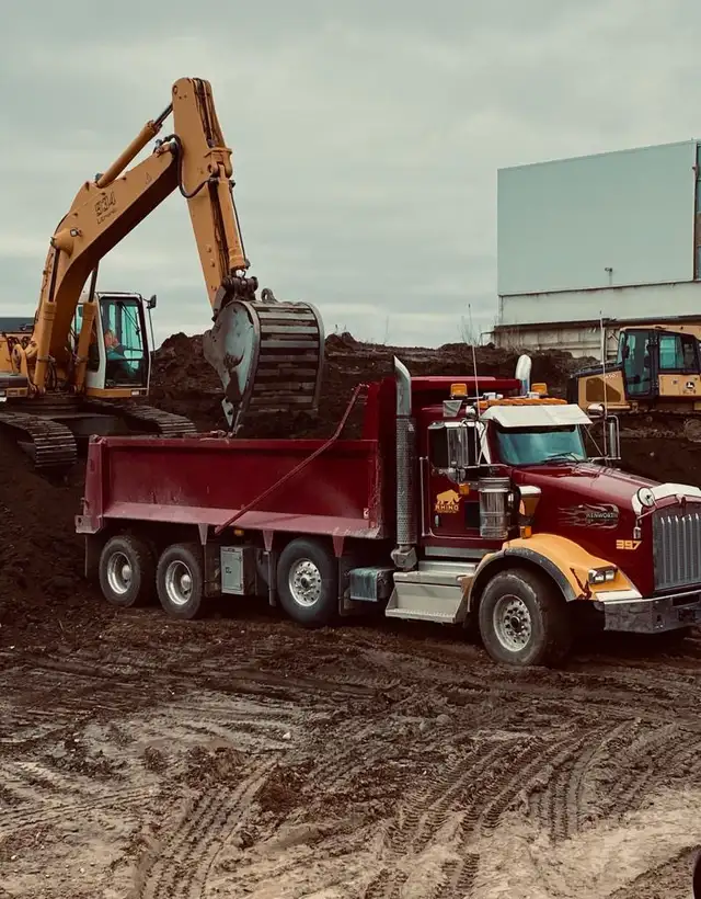 Hiring Dump Truck Drivers /Full-Time