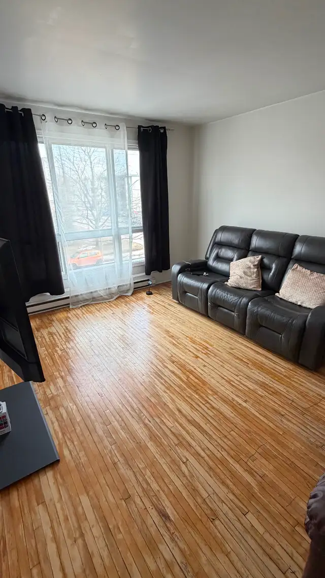 4-1/2 appartment for rent in Longueuil - Photo 2