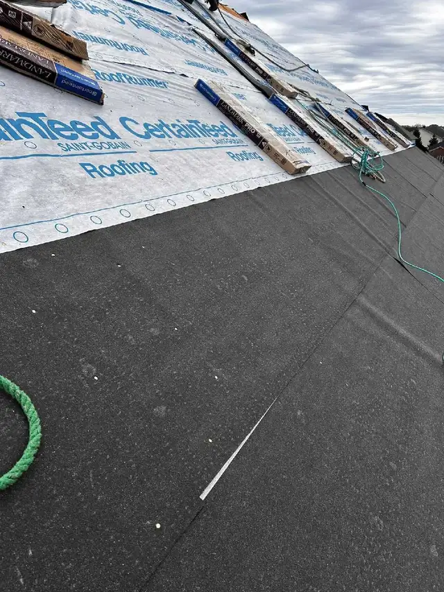 Hiring Roofers Asphalt Shingle Installers jrs $30/hr experienced - Photo 2