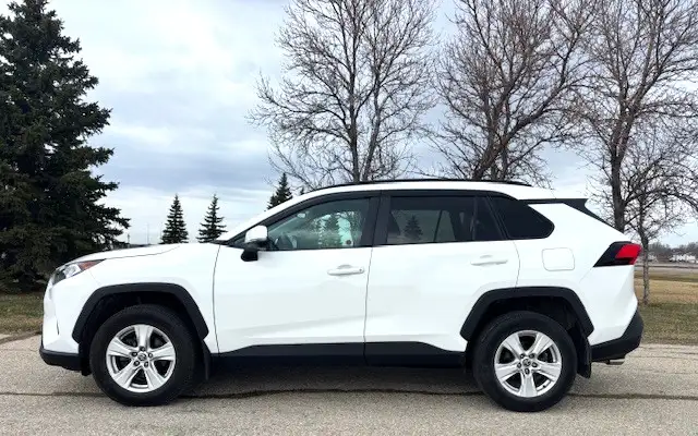 2021 Toyota RAV4 XLE AWD SUNROOF - NO ACCIDENTS - WARRANTY INCL - Photo 2