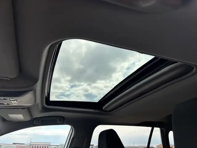 2021 Toyota RAV4 XLE AWD SUNROOF - NO ACCIDENTS - WARRANTY INCL - Photo 5
