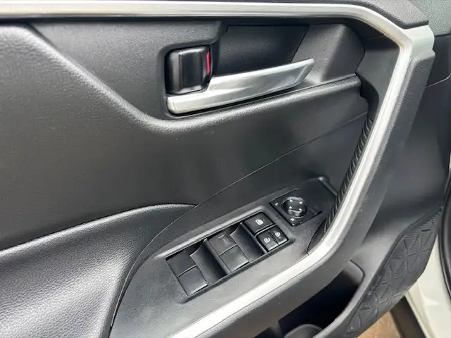 2021 Toyota RAV4 XLE AWD SUNROOF - NO ACCIDENTS - WARRANTY INCL - Photo 18
