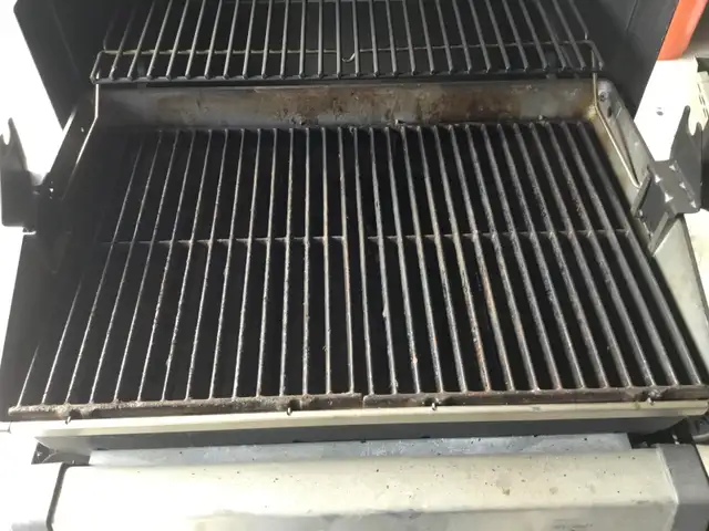 Broil King Monarch 3 Burner Propane $225 - Photo 5