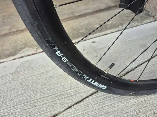 2023 Giant Contend AR 4 Road Bike - Photo 4