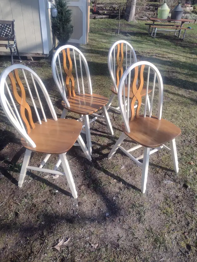 Set of 4 kitchen chairs - Photo 2